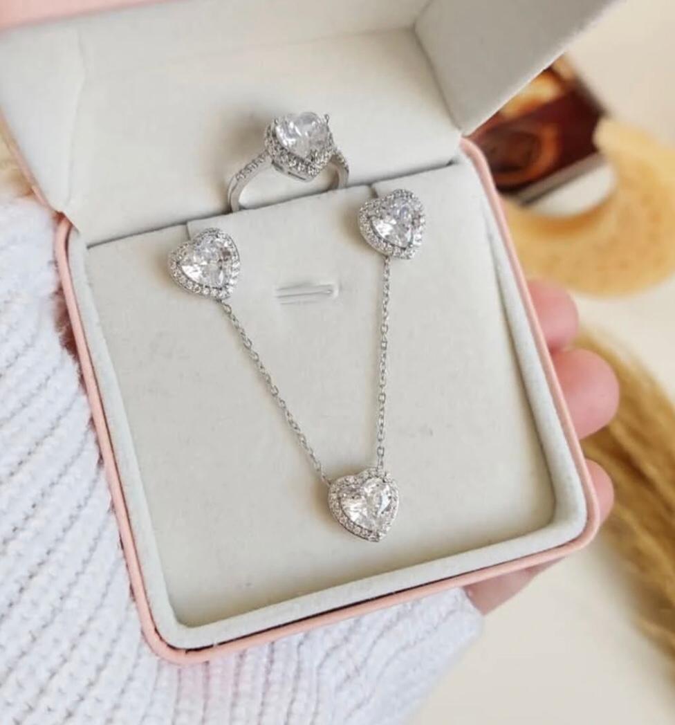 Lot de collier + bague + boucle coeur