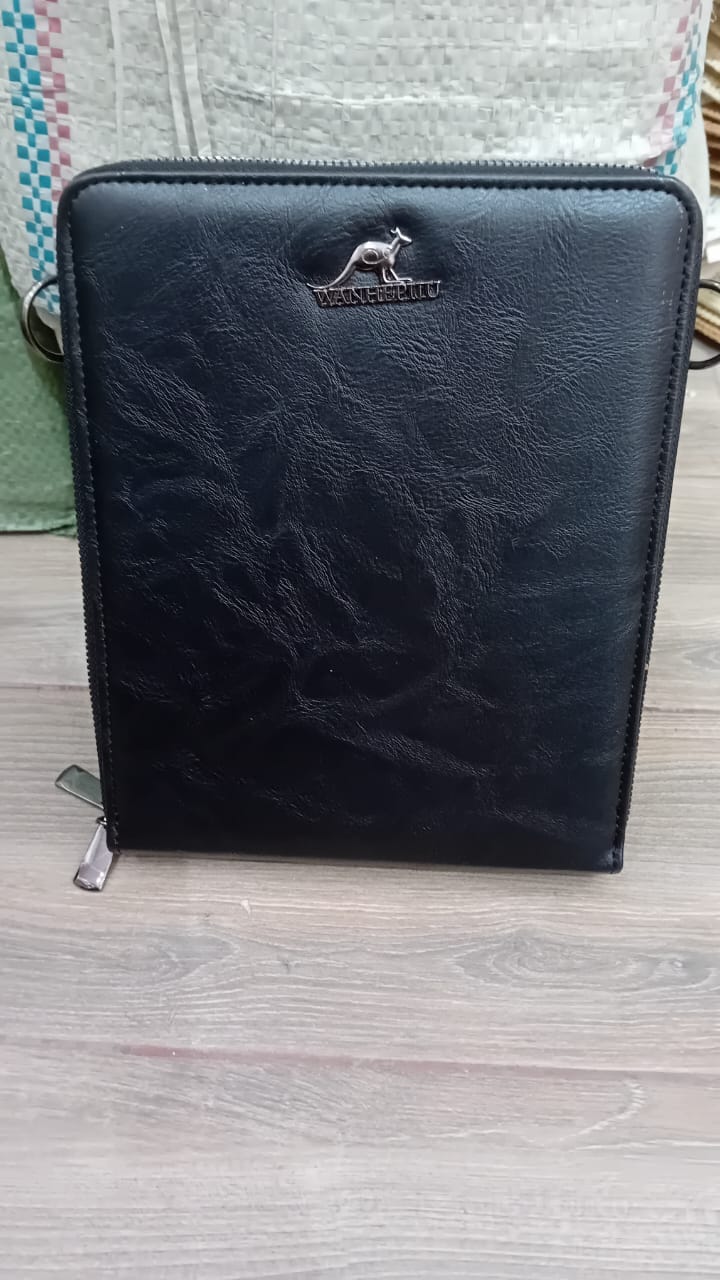 Pochette en simili cuir de haute qualité