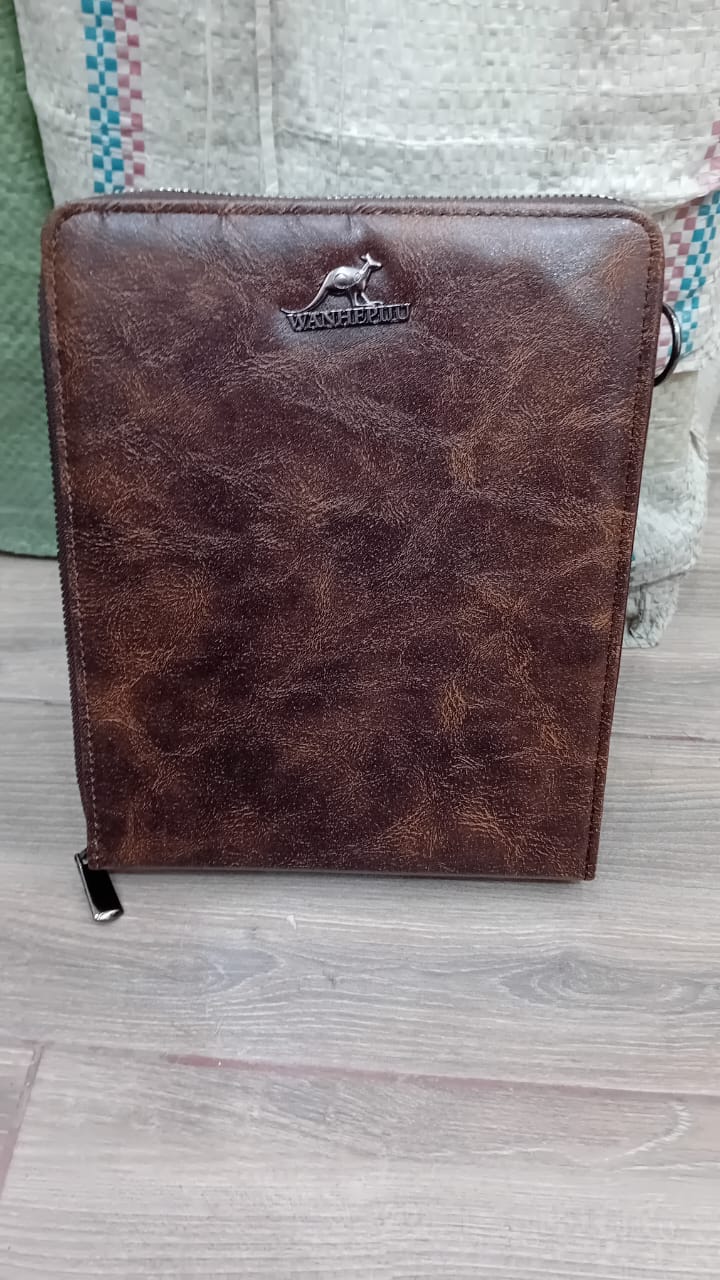 Pochette en simili cuir de haute qualité