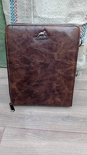 Pochette en simili cuir de haute qualité