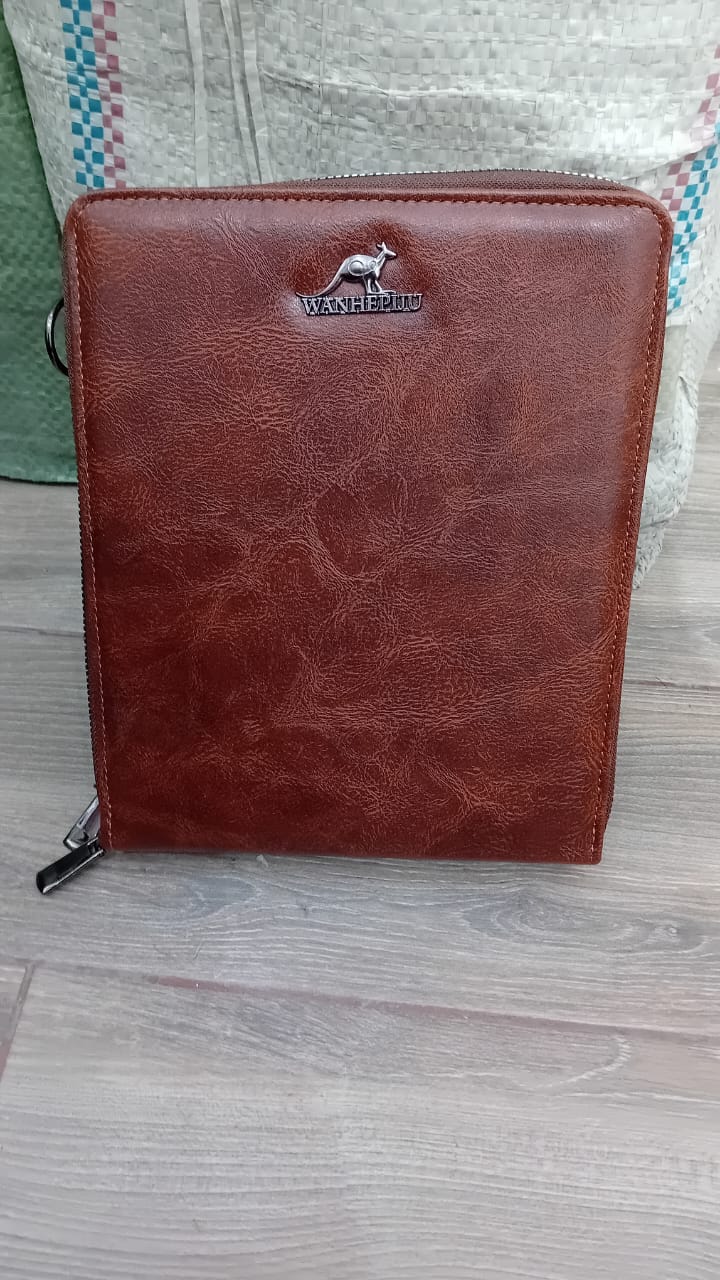 Pochette en simili cuir de haute qualité
