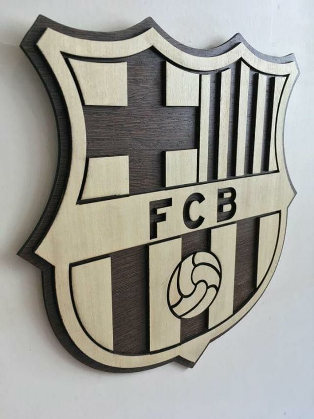 Plaque Murale FCB en Bois Gravé