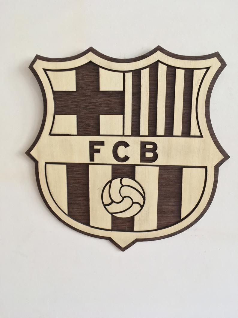 Plaque Murale FCB en Bois Gravé