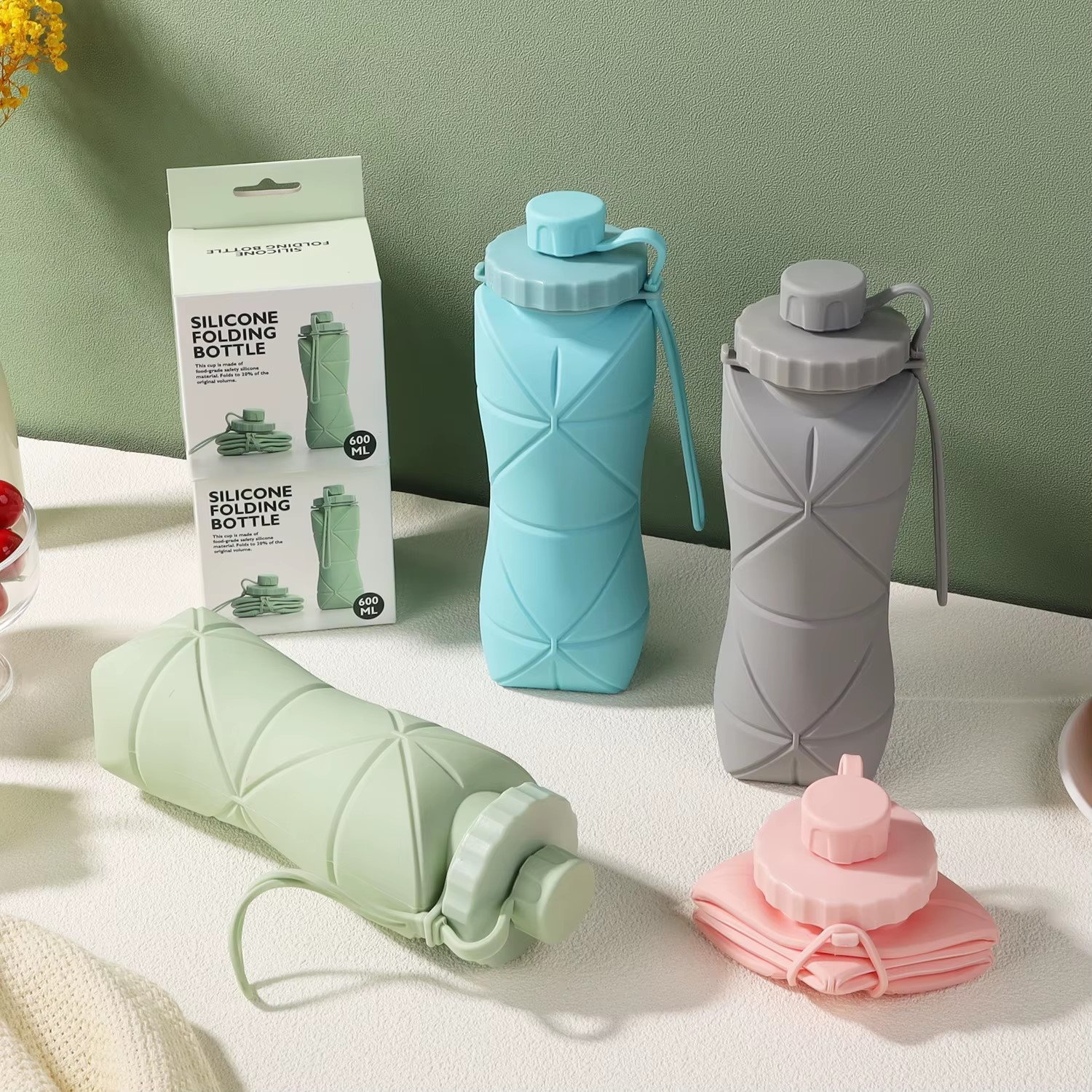 🥤 Gourdes Pliables en Silicone Alimentaire – 600 ml
