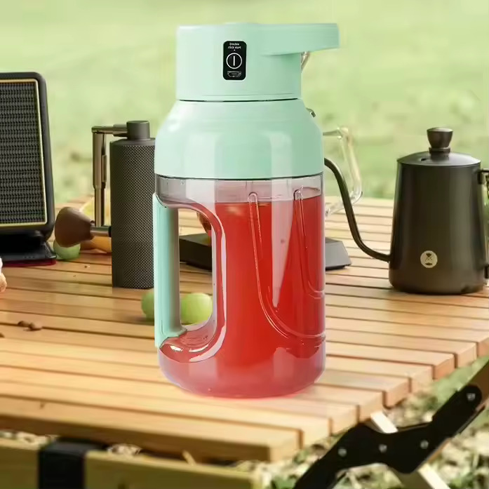 Cordless electric juice extractor with charger