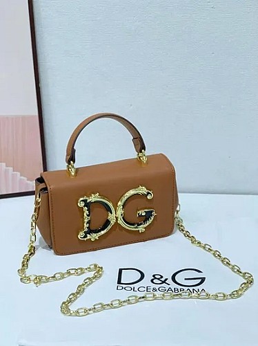 Achetez Ce sac à main marron est un modèle de la marque Dolce & Gabbana ...