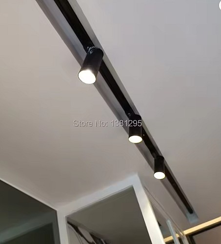 Spot lumineux pour le plafond
